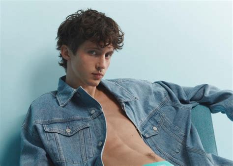 Troye Sivan Shares Sweaty Thirst Trap and We Can Thank。